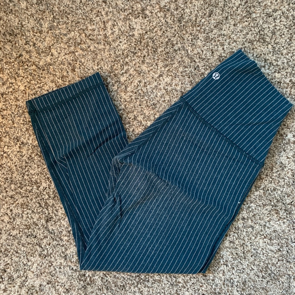 Worn High-Rise Lulu Luon Capri Wunder Unders